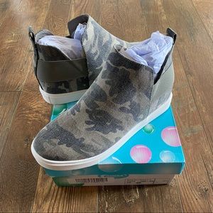 BRAND NEW! Soda Camo Wedge Sneakers